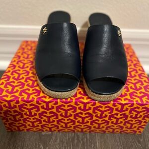 Never worn Tory Burch heeled slip ons, so cute!